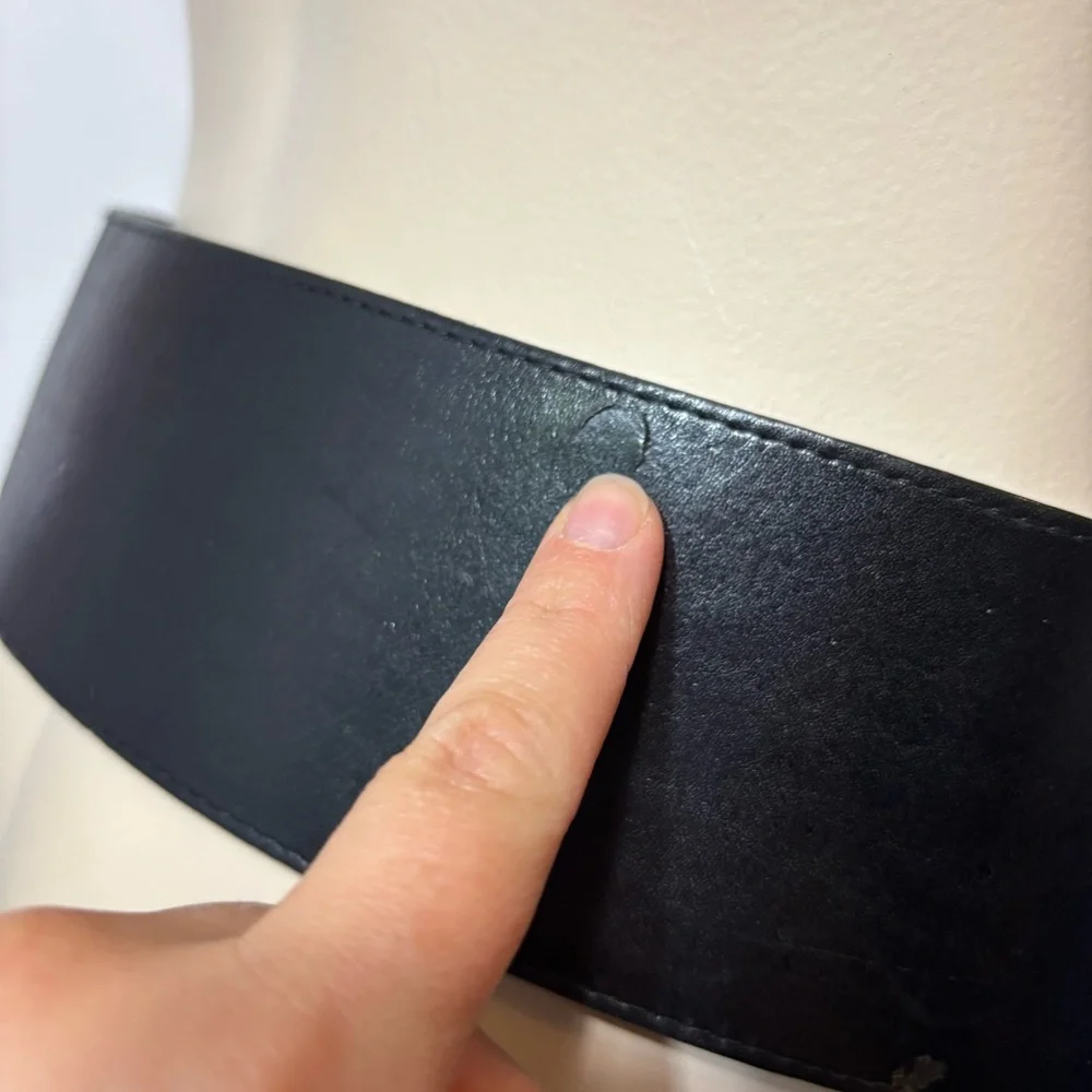 Avignon vintage leather black gold belt small